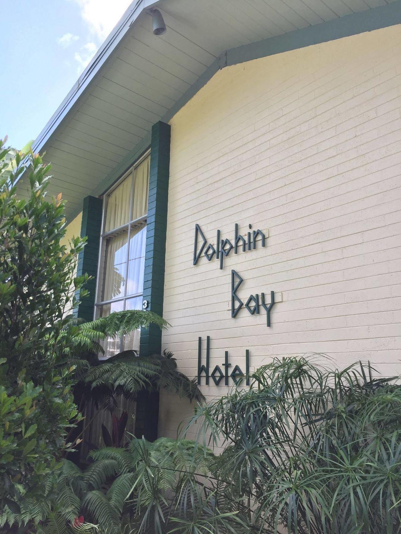 Dolphin Bay Hotel Hilo Exteriör bild