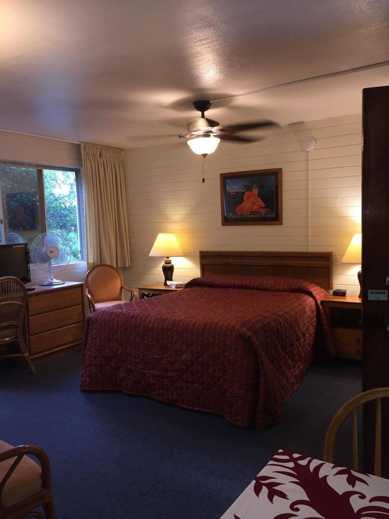 Dolphin Bay Hotel Hilo Exteriör bild