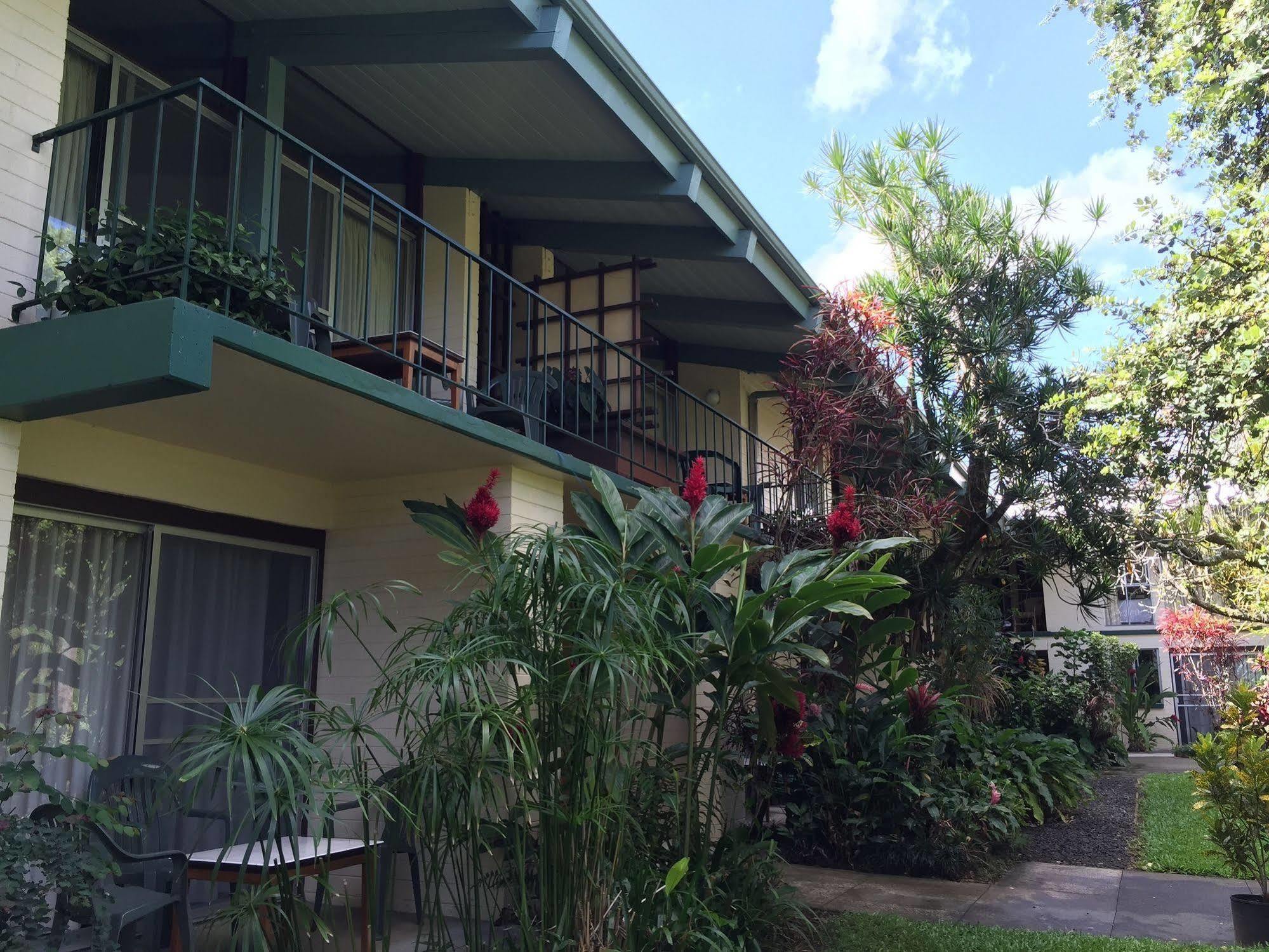 Dolphin Bay Hotel Hilo Exteriör bild