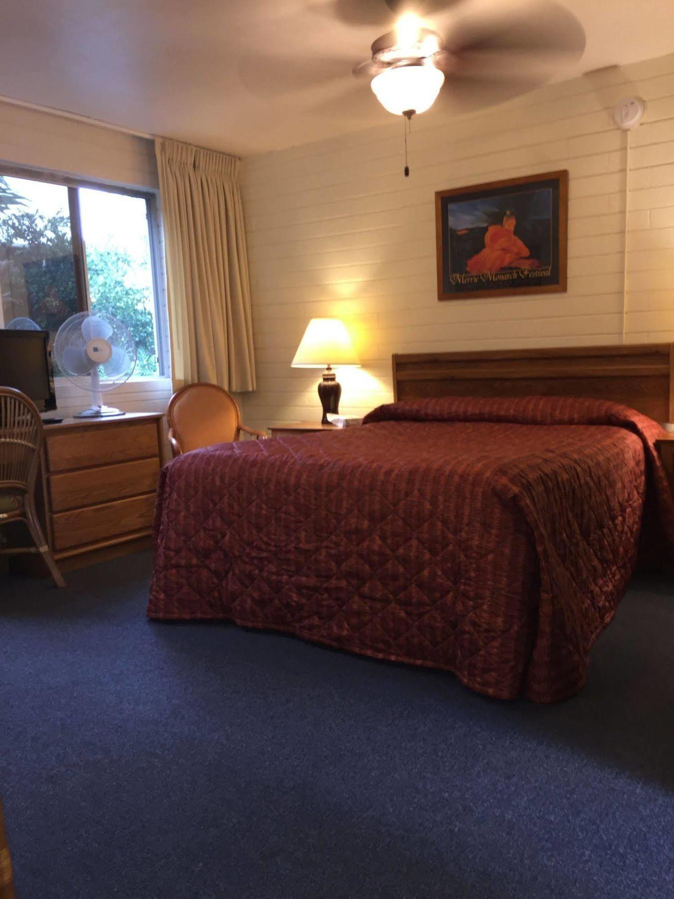 Dolphin Bay Hotel Hilo Exteriör bild